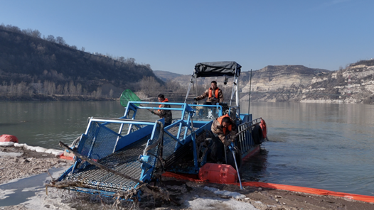 护此“青绿”：8人两船，守护9公里黄河清波
