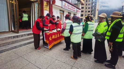 甘肃迭部：工会驿站免费早餐“打包带走”