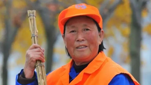 环卫女工李玉坤28年捐款超40万元