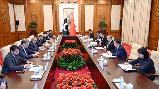 王毅同巴基斯坦副总理兼外长达尔会谈