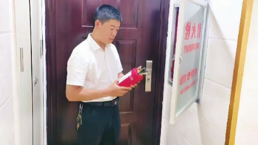 赵龙：十余年巡逻路，一颗守“户”心