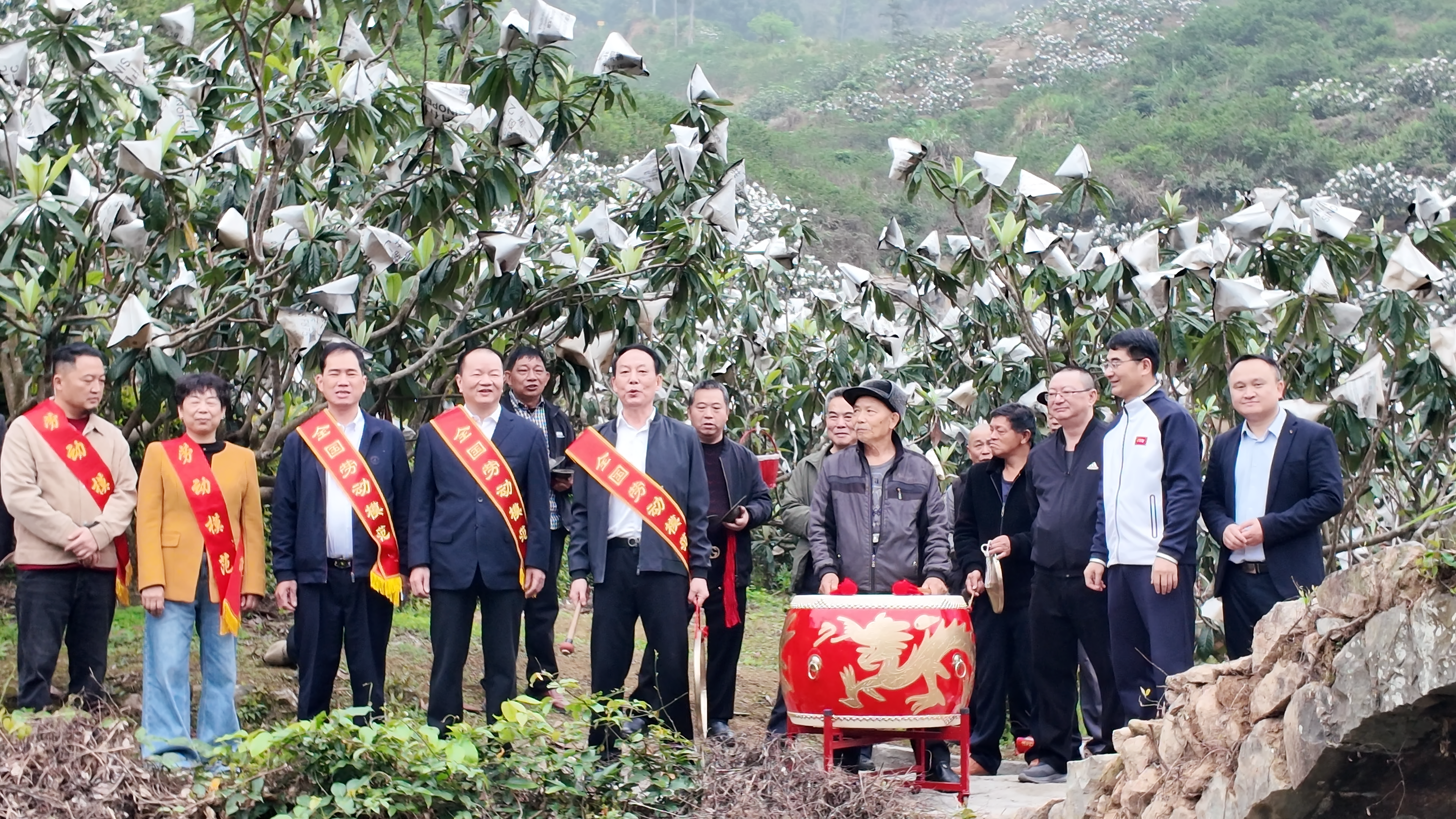 “劳模工匠助村行”走进书峰