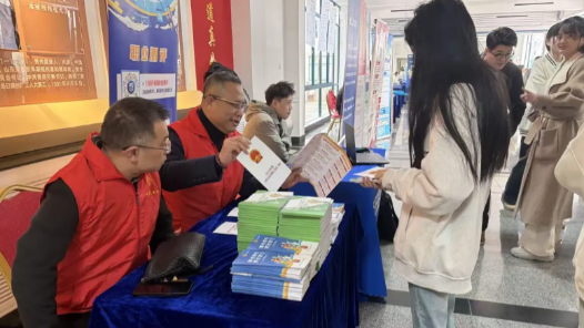 “会”聚烟大职引未来 山东工会“十万优选岗位帮就业”进校园烟台专场招聘会举行