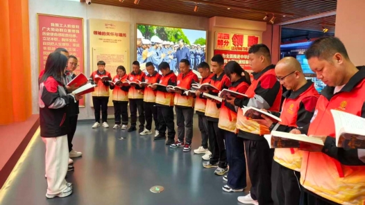 《习近平与一线职工朋友们》共读活动走进中国工运展
