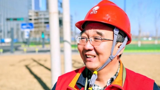 研读《习近平与一线职工朋友们》·践行嘱托 一线回响｜坚守为民初心 点亮万家灯火