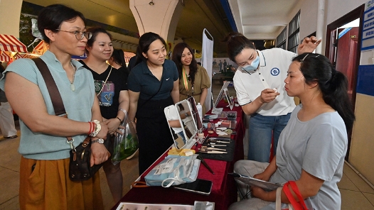树立和践行正确政绩观｜广西南宁：零工市场夜市助就业