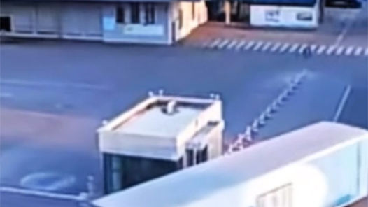 900多件快递没成功寄出，快递小哥反被称赞立大功！