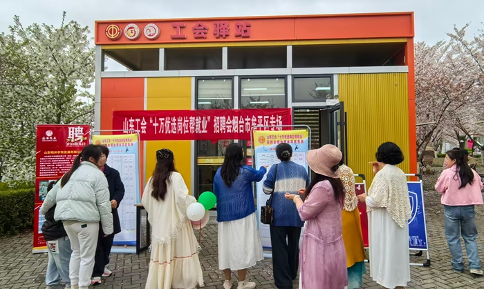 招聘会现场1——拍摄者:宋晓杰_副本 招聘会现场1——拍摄者:宋晓杰_副本