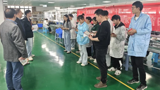 江西省井冈山市总工会开展劳模工匠助企行暨全民国家安全教育日宣传活动