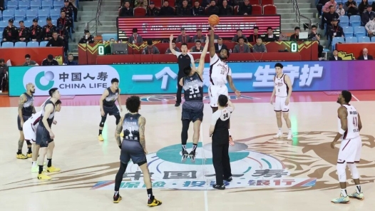 吉林省总工会邀请新就业形态劳动者观看篮球比赛