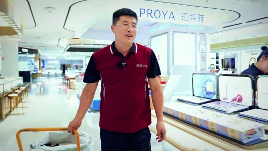 劳模故事·全国五一劳动奖章丨李晓望：用脚步穿梭街巷，把每份托付都送到百姓身边