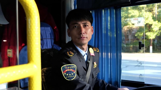 劳模故事·包头市劳动模范丨王雄：十米车厢守初心 安全服务铸劳模