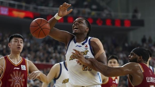 季后赛在即 CBA“军备竞赛”白热化