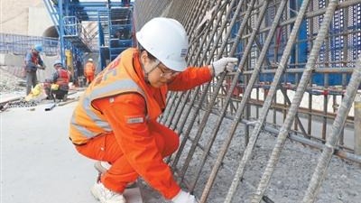 我在重大工程一线｜巨坝横卧大漠边