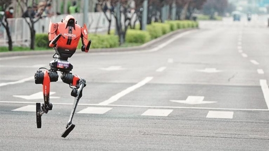 人形机器人跑步前进