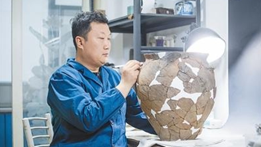 工匠绝活·全国文物大工匠丨笔锋流转 瓷韵复现
