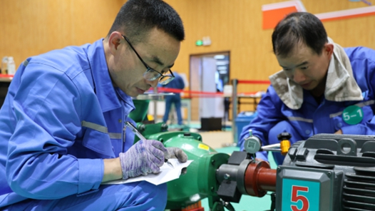 研读《习近平与一线职工朋友们》·践行嘱托 一线回响｜感悟思想伟力 凝聚奋进力量