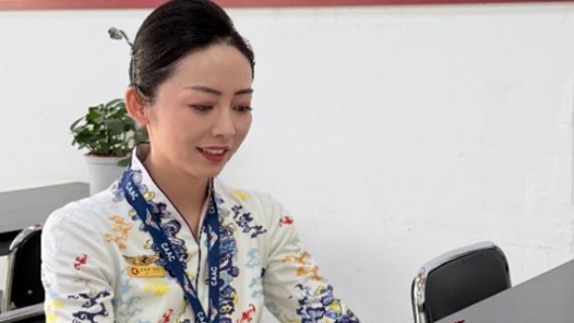 新海航天津航空乘务长高婷婷：万米高空的暖心“领航者”