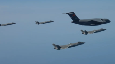 视频｜大国重器一起护送英烈回家！歼-20运-20B空中对话让人泪目