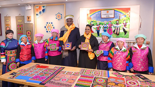 开吊机、探绿能、品青稞 莫桑比克总统沉浸式访华亮点多