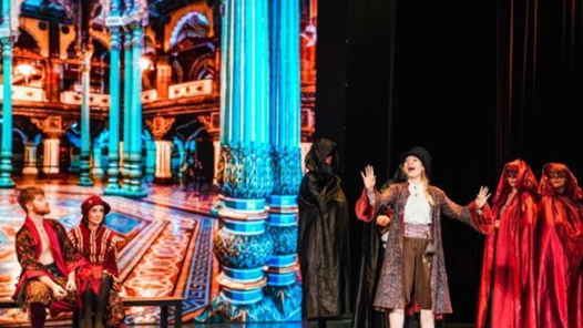 莎士比亚经典喜剧《第十二夜》在成都上演