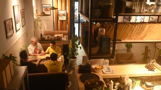 南宁：盲人读书角的读书人