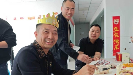 重庆两江新区工会为劳动者庆生