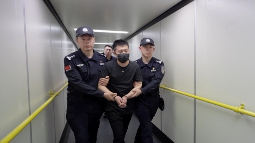 视频丨涉案资金超5亿 一名重大跨境网赌案主要犯罪嫌疑人被引渡回国