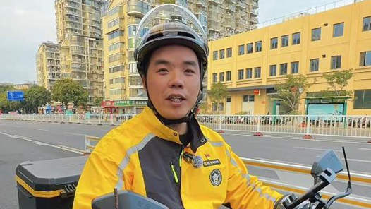 劳动者之歌丨池崇注：穿行在街头巷尾的“暖心骑士”