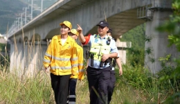 重庆：警企联动 筑牢“五一”高铁安全防线