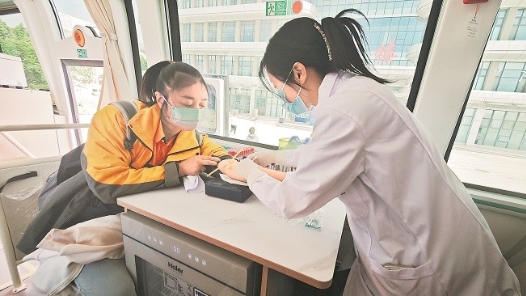 移动体检车开到劳动者身边