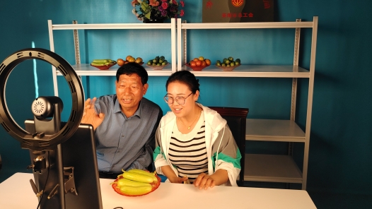 山东莱阳：劳模人才直播间云端助农绘就乡村振兴新图景