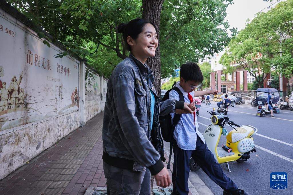 “90后”女农机手的“三夏”抢收活命