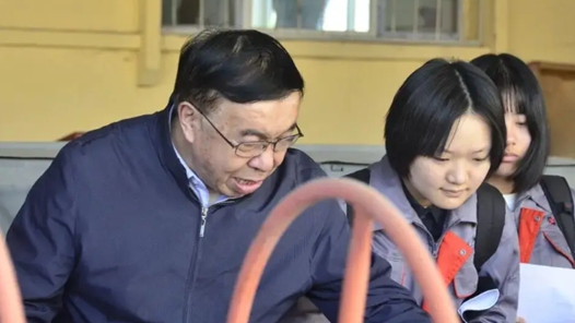 年近八旬，仍奋战在科研攻关一线