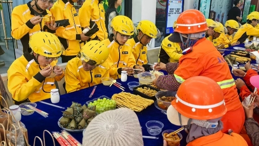 青海省西宁市城东区总工会开展端午暖心慰问