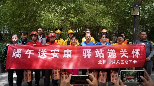 工会驿站“暖金城”：兰州工会慰问新就业形态劳动者