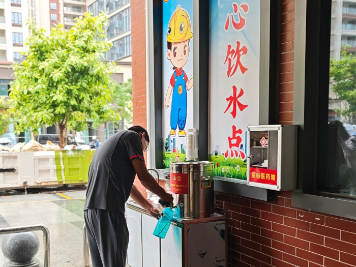 鲤城万达金街爱心饮水滴增