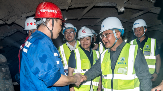 走近职工身边 走进职工心里——云南省总工会在大理州开展2026年“夏送清凉”慰问活动