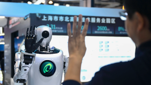 培育新质生产力在行动｜2026南京软件大会上，专家热议：人工智能正在重构软件产业