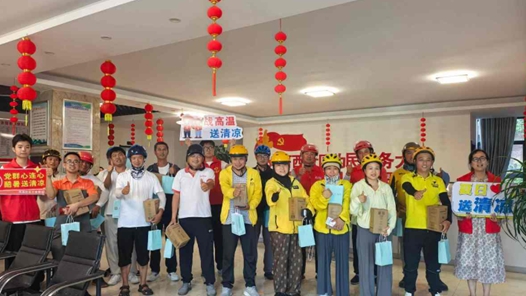 安徽东至县：“清凉包”送上门 工会驿站暖人心