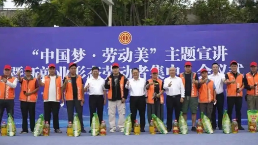 云南省总工会2026年“中国梦·劳动美”主题宣讲暨新就业形态劳动者集中入会仪式举行