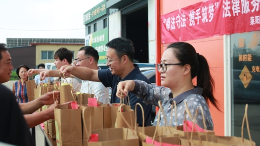 情系一线送清凉 暖心服务润梨乡