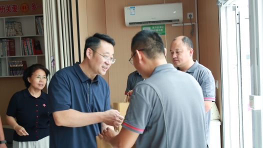 送清凉 察实情 验实效 山东省总工会蹲点工作组走进莱阳市义乌商圈