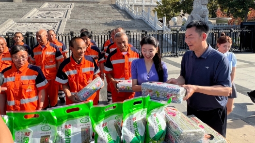 陕西咸阳市总工会携手爱心企业送清凉