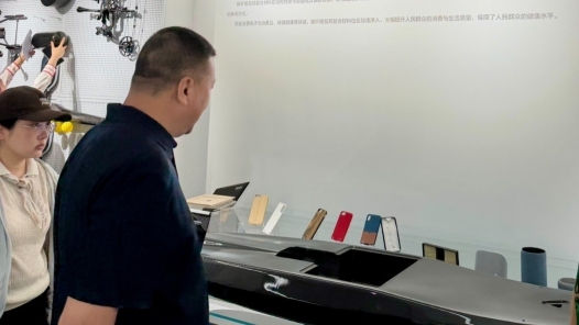 活力中国调研行｜“黑色黄金”上天入地，战略材料“飞入万家”