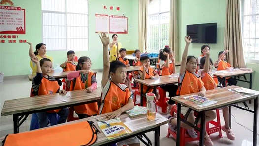 口碑·高效办成一件事｜免费托管班办在快递站