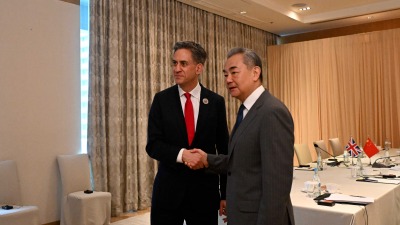 王毅会见英国外交大臣米利班德
