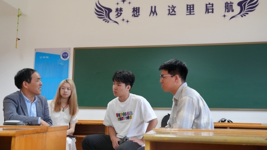 清辉坚守，质朴师心