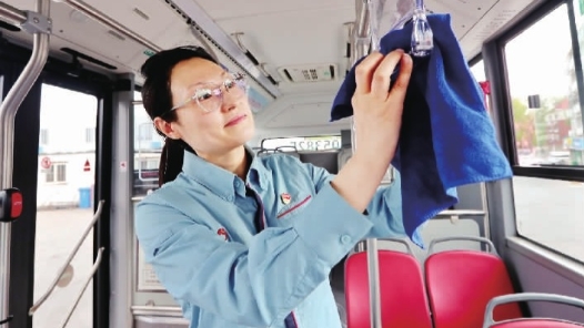 “坐石师傅的车，踏实”
