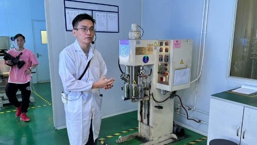 活力中国调研行｜他们把虾蟹壳装进电池，十年“熬”出一片新蓝海